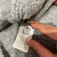 グレー Mサイズ ハート型ボタン カーディガンの画像