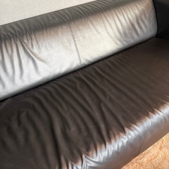 黒ソファーの画像