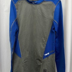 NIKE PRO  冬用アンダーシャツの画像