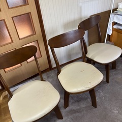 回転する椅子の画像