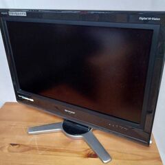 【B499】シャープ　アクオス　26インチ　2008年製　コードなし　動作確認ＯＫ　現状品の画像