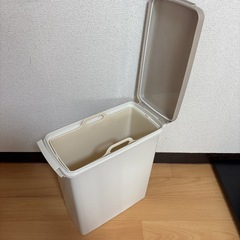 ゴミ箱の画像