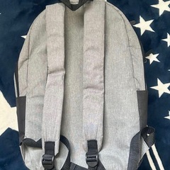 ノーブランド 大容量リュック グレー&ブラック 多機能 ビジネス バックパックの画像