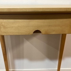 木製引き出しつきテーブル
の画像