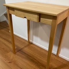 木製引き出しつきテーブル
の画像