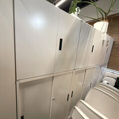 オカムラ スチールロッカー 鍵付き（4ドア）　書庫 両開き+引戸　スチールキャビネットホワイト W800 D400 H1855の画像