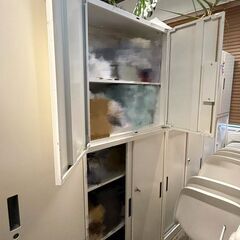 オカムラ スチールロッカー 鍵付き（4ドア）　書庫 両開き+引戸　スチールキャビネットホワイト W800 D400 H1855の画像