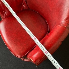 キャスター付きの赤い椅子 3脚セットの画像