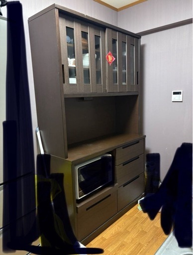 ダークブラウン 食器棚 ガラス扉付き