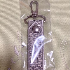 グレー系 織物 キーホルダー　チャーム　未開封・未使用:雑貨:小物の画像