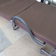 幅90㎝ 折りたたみベッド シングル メッシュ 高さ36㎝ ブラウン ベッド 折ベッド 茶 キャスター付き 札幌 北20条店の画像