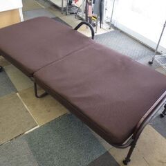 幅90㎝ 折りたたみベッド シングル メッシュ 高さ36㎝ ブラウン ベッド 折ベッド 茶 キャスター付き 札幌 北20条店の画像