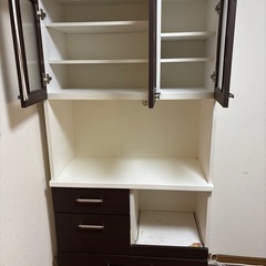 食器棚の画像