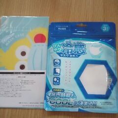 マスク12枚とポインコのマスクケースの画像