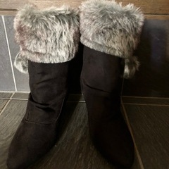 ファー付きショートブーツの画像