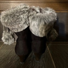 ファー付きショートブーツの画像