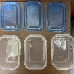 小さな食品容器の画像