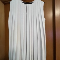 【UNIQLO】白　ノースリーブブラウスの画像