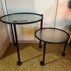 移動ラクラク！自由度抜群の2段式ラウンドテーブルの画像