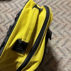 イエロー×ブラック　キャンバス カジュアルリュックの画像