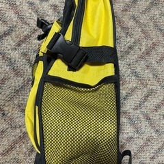 イエロー×ブラック　キャンバス カジュアルリュックの画像