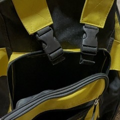 イエロー×ブラック　キャンバス カジュアルリュックの画像
