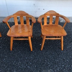 伸長式ダイニングテーブルと椅子2脚セットの画像