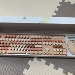 可愛いピンクのキーボード・マウスセットの画像