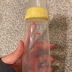 哺乳瓶（プラスチック製）の画像