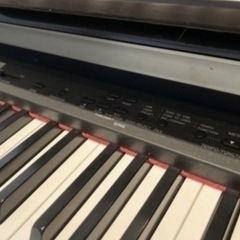 オルガン　Clavinova. CLP-330  中古　椅子ありの画像