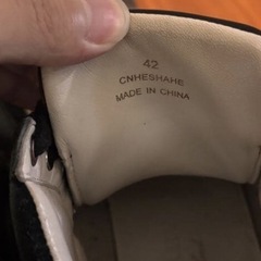 今日取りに来られる方は2500円で譲ります。バーバリーハイカットスニーカー26.5の画像