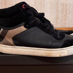 今日取りに来られる方は2500円で譲ります。バーバリーハイカットスニーカー26.5の画像