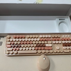 可愛いピンクのキーボード・マウスセットの画像