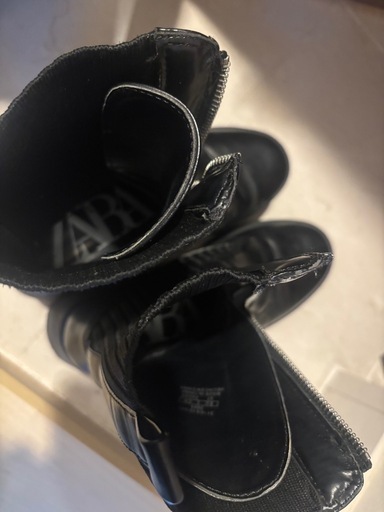 ZARA センタージップ　厚底ブーツ　ブラック　