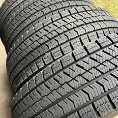 バリ溝BSスタッドレス175/70R14の画像
