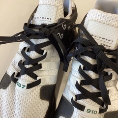 adidas スニーカーの画像