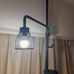 山善（YAMAZEN）つっぱり式フロアスタンドライトの画像