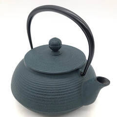 ss8181　岩鋳 急須 2個セット カラーポット 青 線引 5型 蔦模様 黒 3型 オシャレな鉄急須 茶こし付き 内面ホーロー加工 南部鉄器 小鉄瓶 お茶 お酒 きゅうす 鉄急須 伝統工芸品 南部鉄器 急須 未使用品の画像