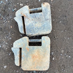 トラクターウエイト2個　の画像