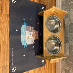 猫用トイレとエサ入れ
の画像