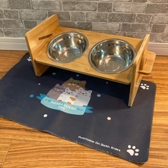 猫用トイレとエサ入れ
の画像