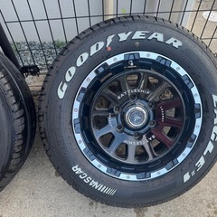 バリ山　ハイエース　ロクサーニバトルシップネオ　16インチ　タイヤ　215/65-16の画像