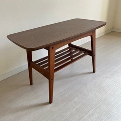 カリモク60のサイドテーブルの画像