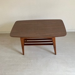 カリモク60のサイドテーブルの画像