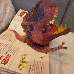 飛び出す恐竜の本の画像