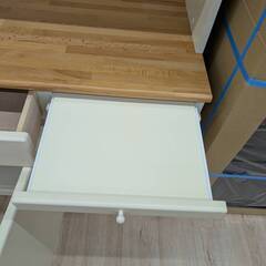 ジモティー割引🏷️【ジャングルジャングル 岸和田和泉インター店】3枚扉食器棚 和泉市 堺市 岸和田市 泉大津市 高石市 泉北郡熊取町の画像