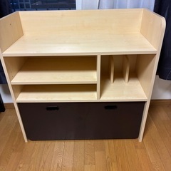 収納できる学習机の画像