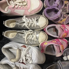 子供靴、大人靴の画像