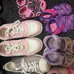 子供靴、大人靴の画像