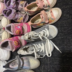 子供靴、大人靴の画像